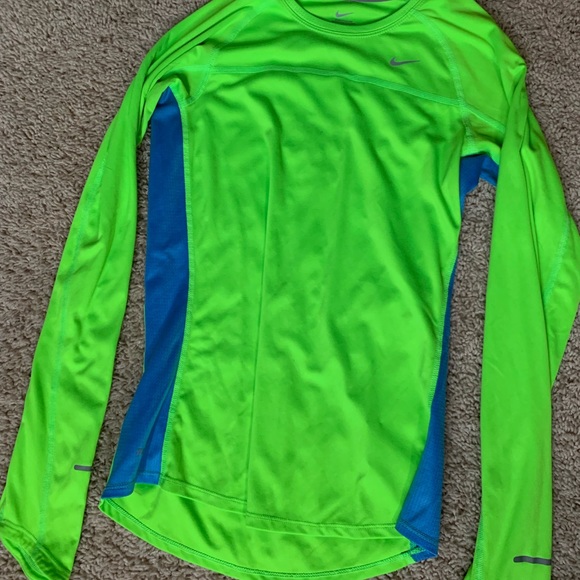 Nike Dry Fit running shirt - Picture 1 of 4